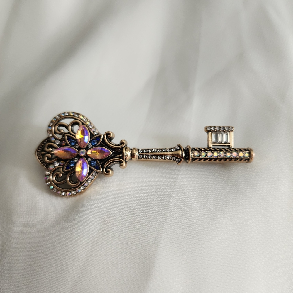 Ornate Filigree Skeleton Key Brooch Pin Aurora Borealis Rhinestone Floral